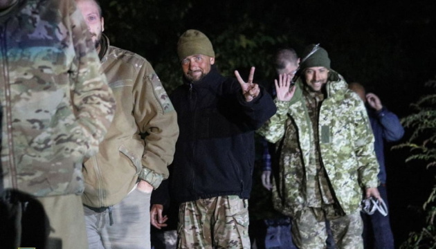 Muchos defensores ucranianos liberados sometidos a torturas en cautiverio: inteligencia