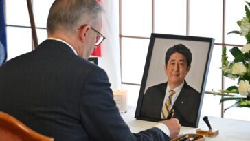 PM llega a Japón para funeral y reuniones