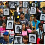 Padres de 43 estudiantes desaparecidos pidieron al presidente López Obrador que cumpla su palabra