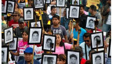 Padres de 43 estudiantes desaparecidos pidieron al presidente López Obrador que cumpla su palabra