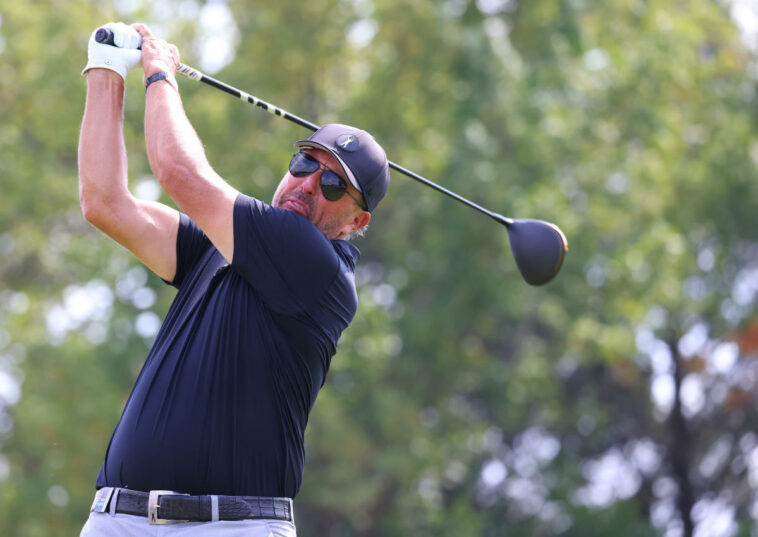 Phil Mickelson, otros 3 se retiran de la demanda de LIV Golf contra el PGA Tour
