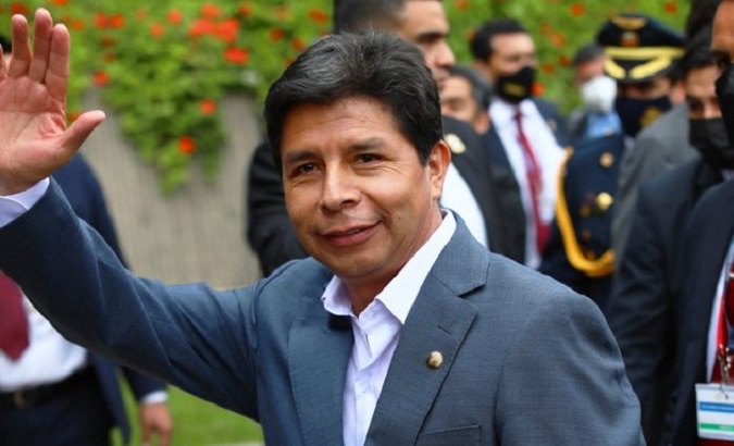 Presidente de Perú niega acusaciones ante fiscal general
