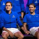Rafael Nadal no puede contener las lágrimas cuando su rival Roger Federer se despide emocionalmente del tenis