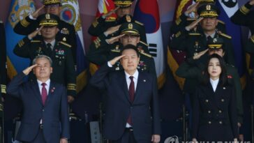 (AMPLIACIÓN) Yoon advierte a Corea del Norte sobre una respuesta 'resuelta y abrumadora' en caso de uso de armas nucleares