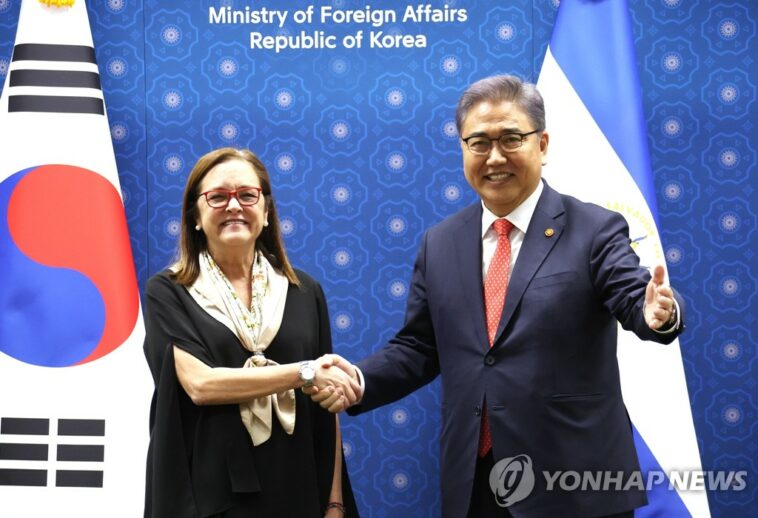 (AMPLIACIÓN) Altos diplomáticos de Corea del Sur y El Salvador sostienen conversaciones sobre cooperación bilateral