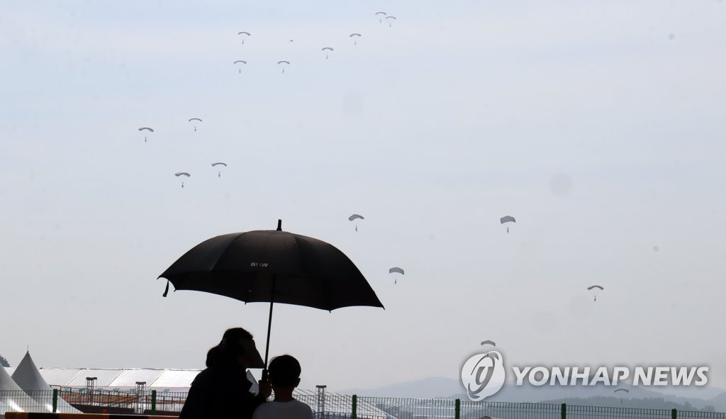 (AMPLIACIÓN) Corea del Sur hace alarde de sistemas de armas clave en el Día de las Fuerzas Armadas
