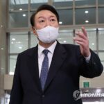 (AMPLIACIÓN) Yoon advierte sobre una respuesta 'decidida' después del lanzamiento de IRBM de Corea del Norte