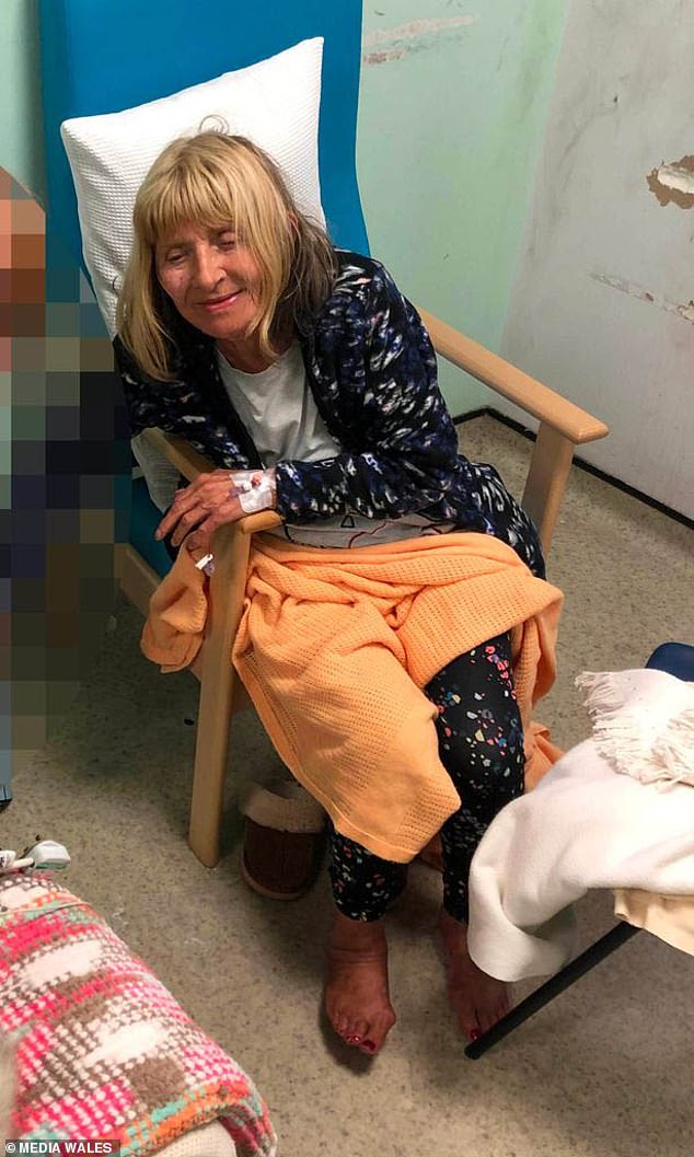 Aquí es donde Val Griffiths, una anciana abuela, se vio obligada a permanecer durante una pesadilla de seis días en la unidad de urgencias del Hospital Universitario de Gales.
