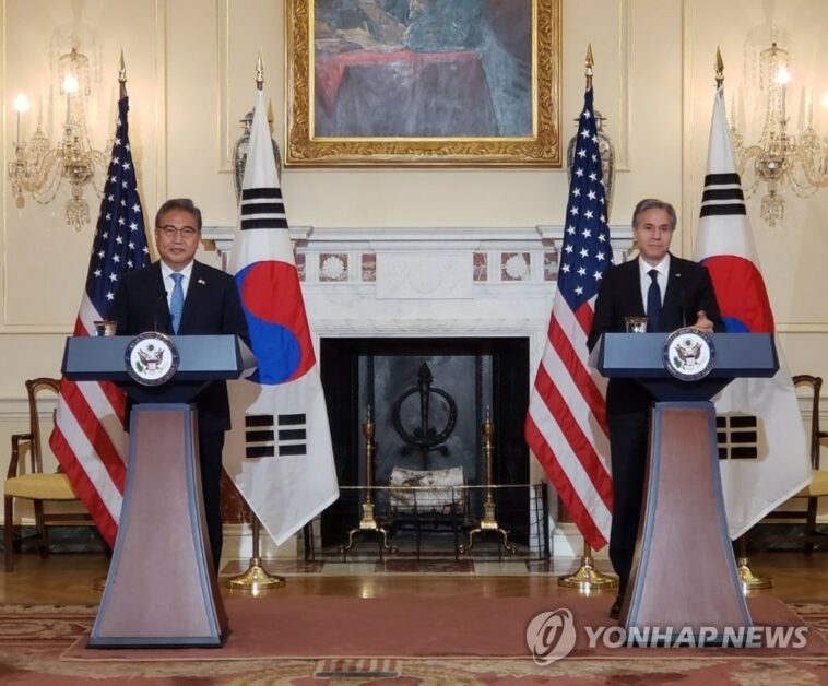 Altos diplomáticos surcoreanos, estadounidenses y japoneses condenan lanzamiento de misiles NK en conversaciones telefónicas