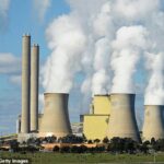 Al menos cinco centrales eléctricas de carbón y gas se retirarán en Australia en la próxima década (en la imagen: la central eléctrica de carbón Loy Yang en Victoria)