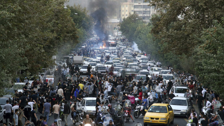 Clases suspendidas tras enfrentamientos en importante universidad iraní