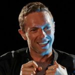 Coldplay pospone la gira en medio de la 'seria' batalla de salud de Chris Martin