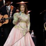 Dolly Parton encabeza homenajes a Loretta Lynn