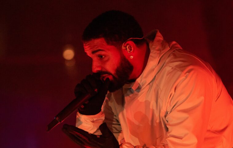 Drake anuncia espectáculo de teatro íntimo en Nueva York