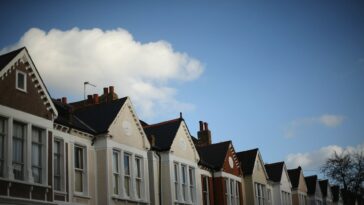El caos hipotecario despierta temores de una caída del mercado inmobiliario en Gran Bretaña