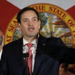 El gobernador republicano de Florida, Ron DeSantis, y el senador Marco Rubio lideran a los rivales demócratas, según una encuesta