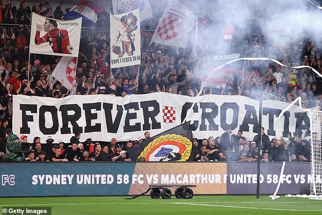 Los fanáticos del Sydney United supuestamente abuchearon y corearon durante el Welcome to Country