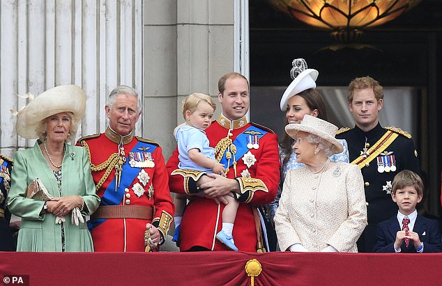 El rey Carlos III dijo que no avanzará con los planes para una monarquía reducida y mantendrá el número de miembros de la realeza en 11.