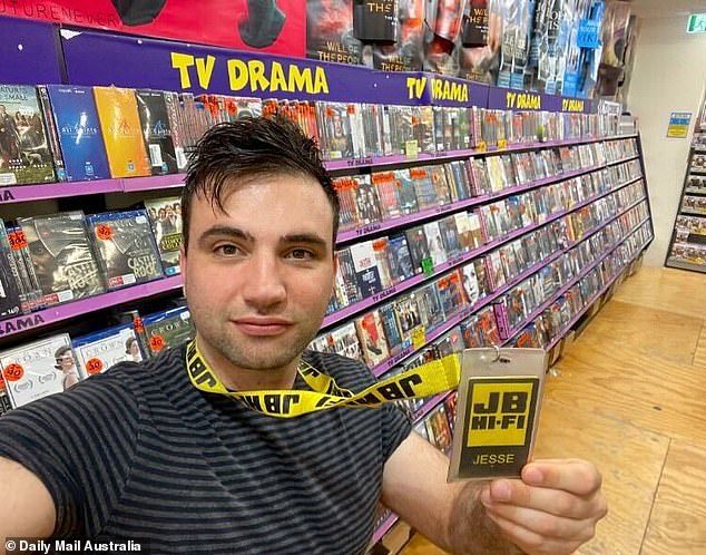 Trabajé en el departamento de música y DVD de JB-Hi-Fi y tuve muchas interacciones extrañas con los clientes.