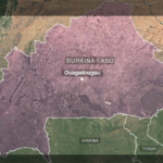 Filial de Al-Qaida se atribuye ataque contra convoy de Burkina Faso;  decenas de muertos