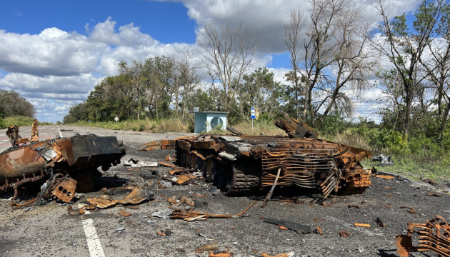 Fuerzas ucranianas destruyen helicóptero ruso, tres tanques y dos cañones en el sur
