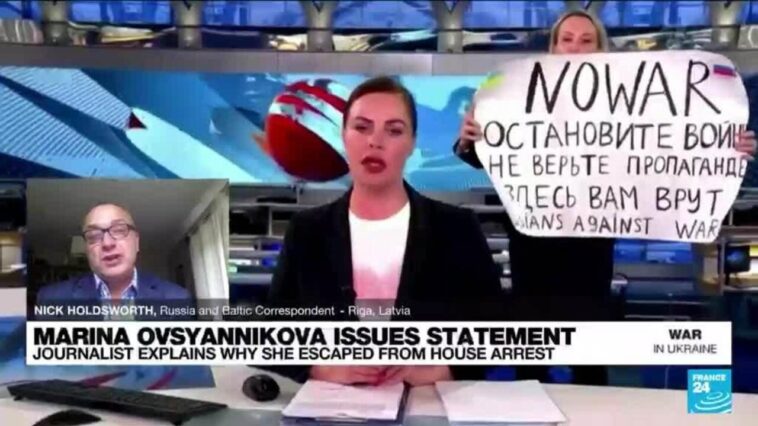 Guerra en Ucrania: periodista de televisión rusa confirma que se ha dado a la fuga