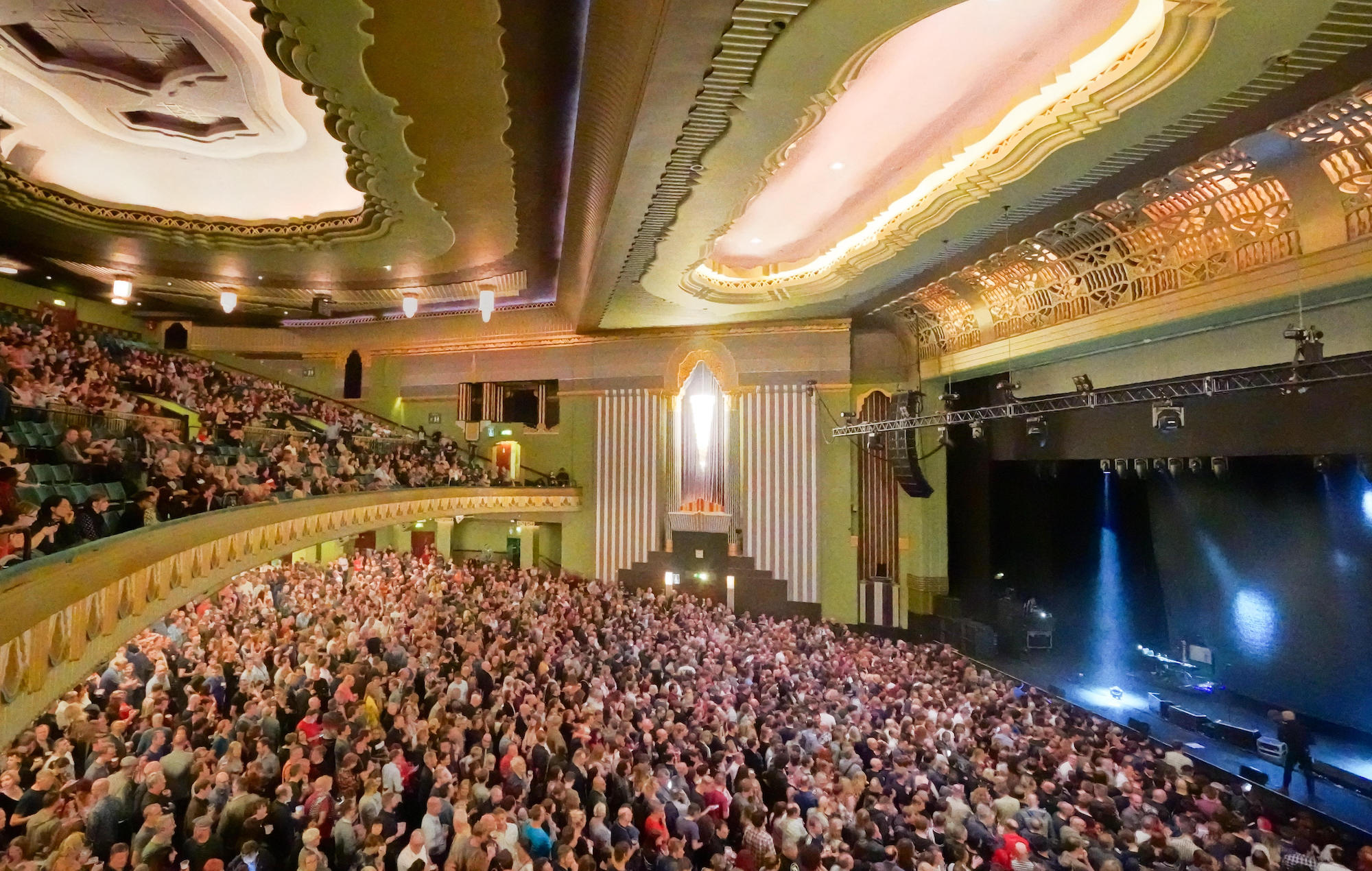 Hammersmith Apollo evacuado por amenaza de bomba en concierto de cantante iraní