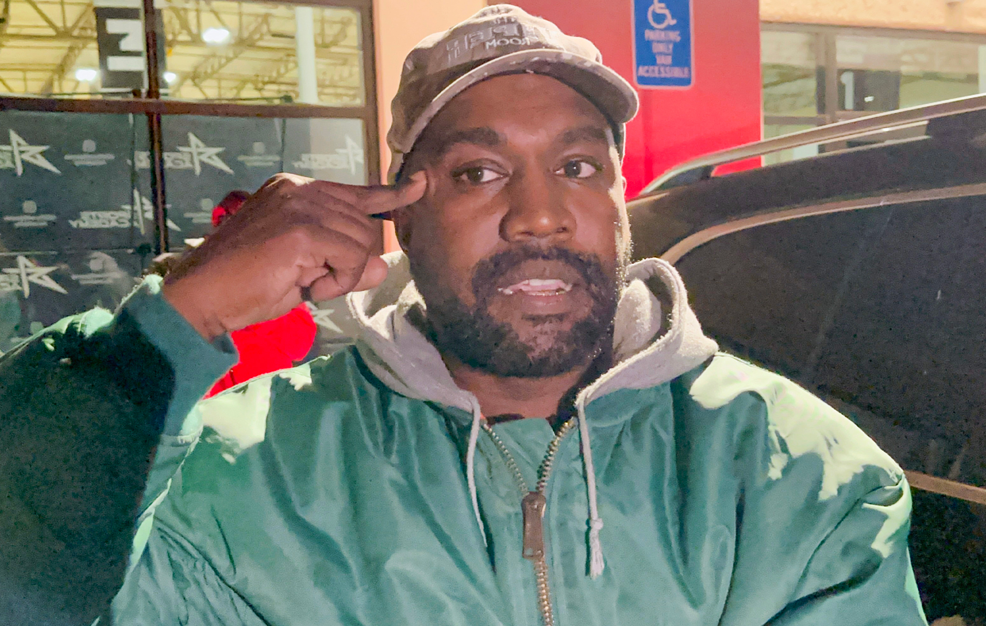 Kanye West se disculpa por los comentarios de George Floyd