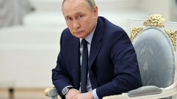 Se informa que Vladimir Putin está en un búnker nuclear lejos de Moscú haciendo preparativos para reubicar a ciertas personas seleccionadas en caso de una guerra nuclear con la OTAN.