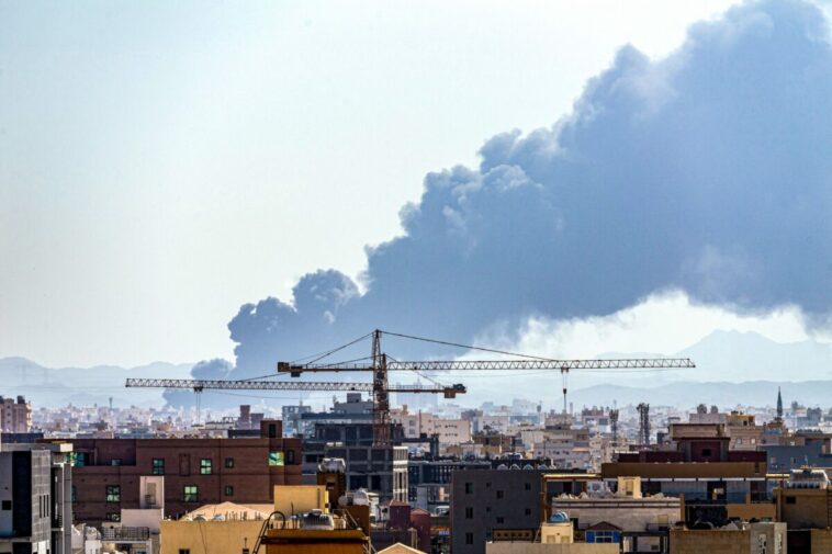 La UE está "profundamente preocupada" por la amenaza de los hutíes de atacar sitios petrolíferos saudíes y emiratíes