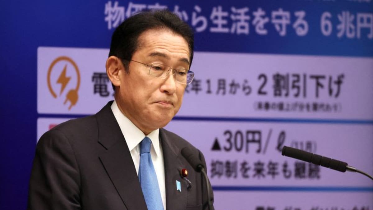 La aprobación del gobierno del primer ministro japonés Kishida alcanza un nuevo mínimo, sin ayuda del plan económico
