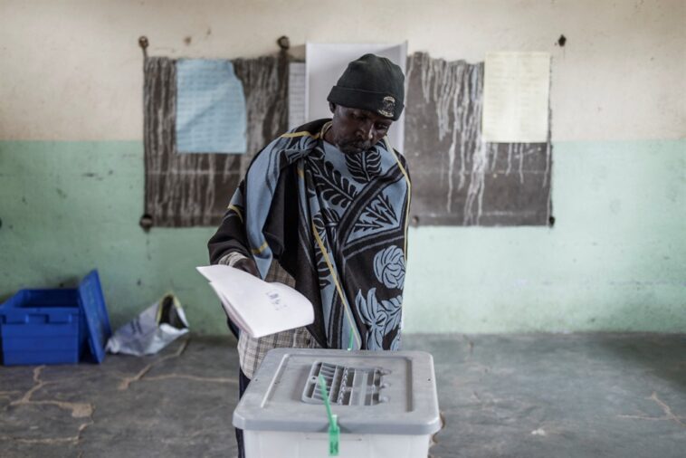 A voter casts his ballot for the parliamentary elections at a polling station in Koro-Koro, on October 7, 2022.