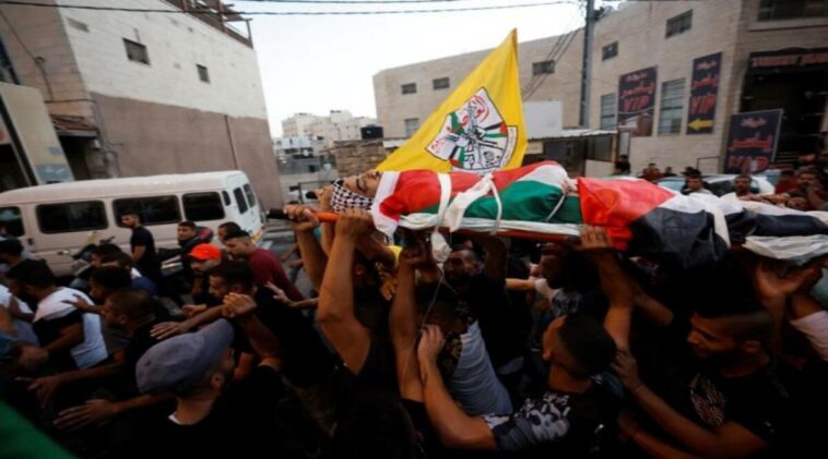 Las fuerzas israelíes matan a un adolescente palestino después de una supuesta bomba incendiaria