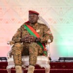 Líder derrocado de Burkina Faso deja el país para ir a Togo