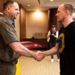 Los comandantes del Regimiento de Azov reciben Órdenes de la Estrella de Oro