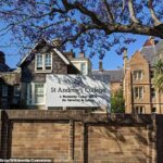 El St Andrew's College de la Universidad de Sydney (en la foto) suspendió a los estudiantes por el incidente en una universidad interestatal el sábado pasado.