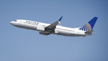 La policía fue llamada al aeropuerto del Gran Londres y abordó el vuelo UA880 de United Airlines desde EE. UU. al Reino Unido al llegar a la Terminal 2 a las 7:07 a. m. (imagen de archivo)