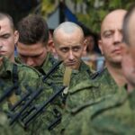 2.000 soldados rusos llamaron a una línea directa ucraniana que les permite rendirse en unas pocas semanas, afirmó la rama de inteligencia militar de Kyiv.