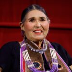 Muere Sacheen Littlefeather, actriz indígena que rechazó el Oscar