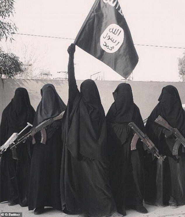 Según los planes, las novias varadas del Estado Islámico y sus hijos podrán regresar a Australia, revirtiendo una prohibición de años del gobierno australiano (en la foto, novias de ISIS en Siria)