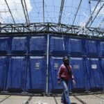 Policía de Indonesia: las puertas de salida del estadio son demasiado pequeñas para escapar