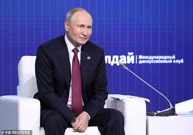 El presidente ruso, Vladimir Putin, asiste a la 19.ª Reunión Anual del Club de Discusión Valdai en Moscú, Rusia, el 27 de octubre de 2022, donde pronunció un discurso incoherente en el que denunció el dominio mundial de Occidente.