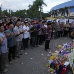 'Quiero justicia', dice un hombre cuyos familiares murieron durante la tragedia del fútbol en Indonesia