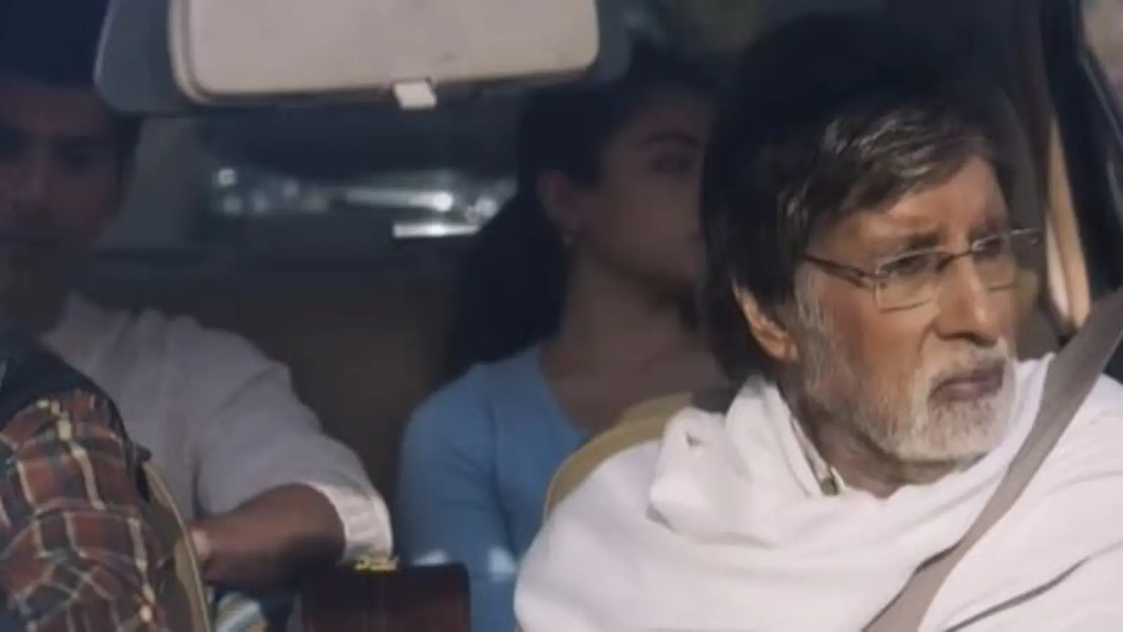 Revisión de despedida: Amitabh Bachchan y Rashmika Mandanna no pueden salvar el drama familiar insensible
