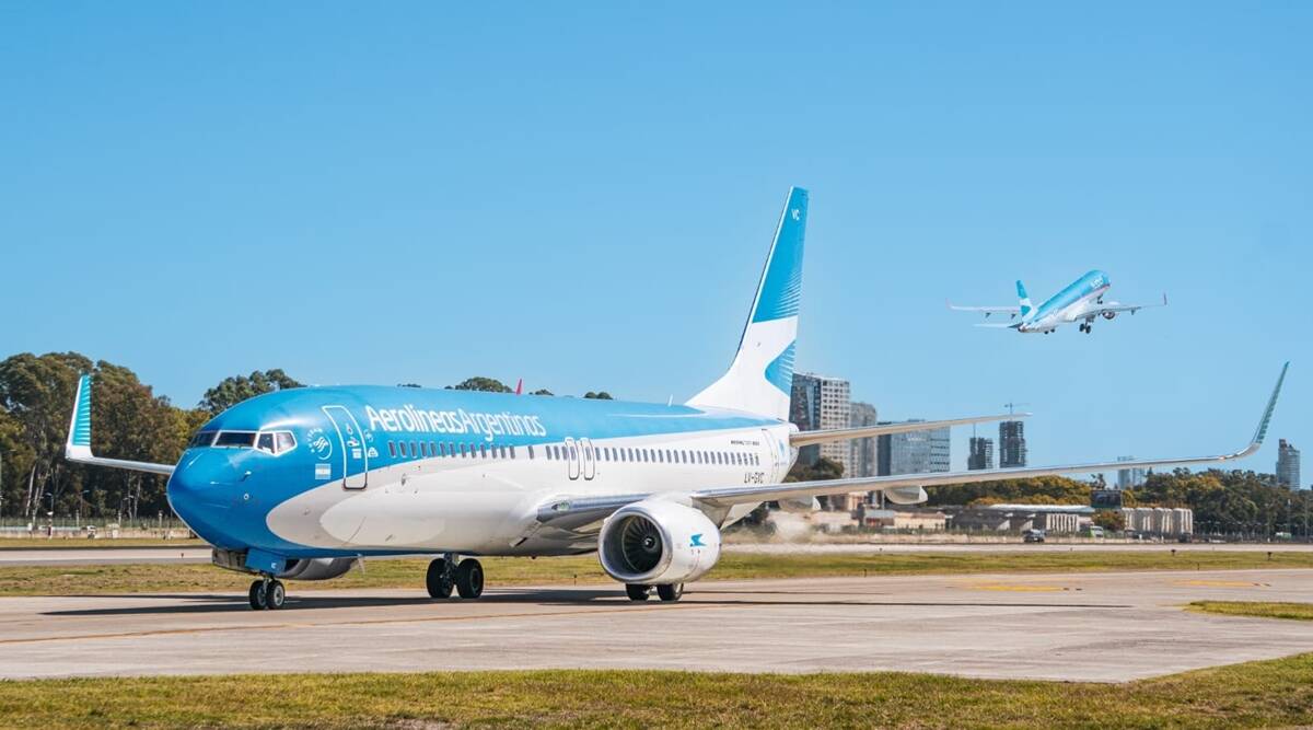  'Severa turbulencia' golpea vuelo España-Argentina;  12 heridos, cabina de avión dañada
