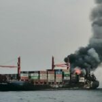 Tripulación evacuada de barco en llamas frente a Arabia Saudita