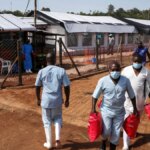 Uganda busca financiación para el ébola en medio de la exposición de 65 trabajadores de la salud