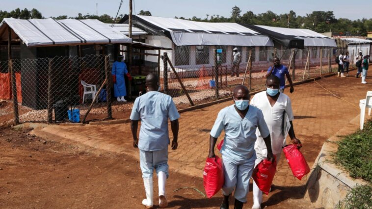 Uganda busca financiación para el ébola en medio de la exposición de 65 trabajadores de la salud