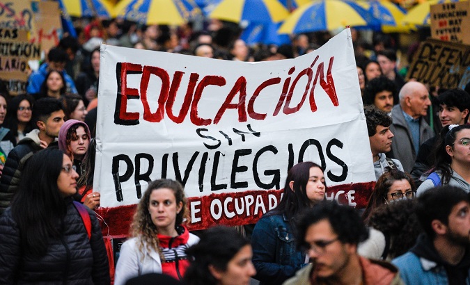 Uruguayos exigen mayor presupuesto educativo