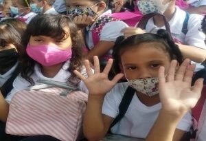 Venezolanos celebran regreso a clases 100% presenciales